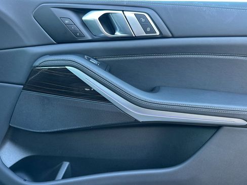 Used 2025 BMW X7 xDrive40i w/ Parking Assistance Package image 21