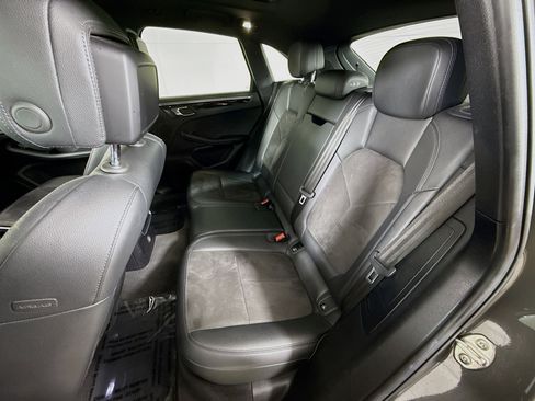 Certified 2018 Porsche Macan image 19