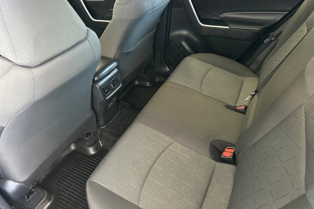 Used 2022 Toyota RAV4 XLE FWD image 14