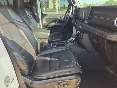 Used 2024 Jeep Gladiator Sport AWD/4WD image 32