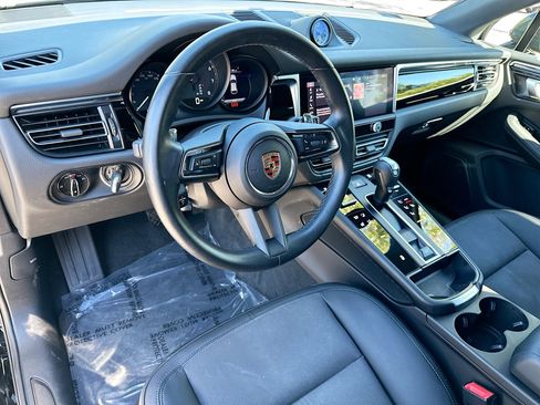Used 2024 Porsche Macan image 9