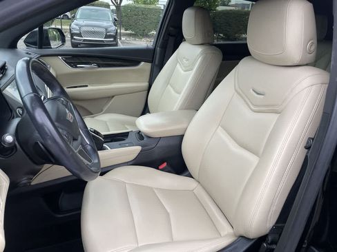 Used 2018 Cadillac XT5 FWD w/ LPO, Wheel Lock Package image 12
