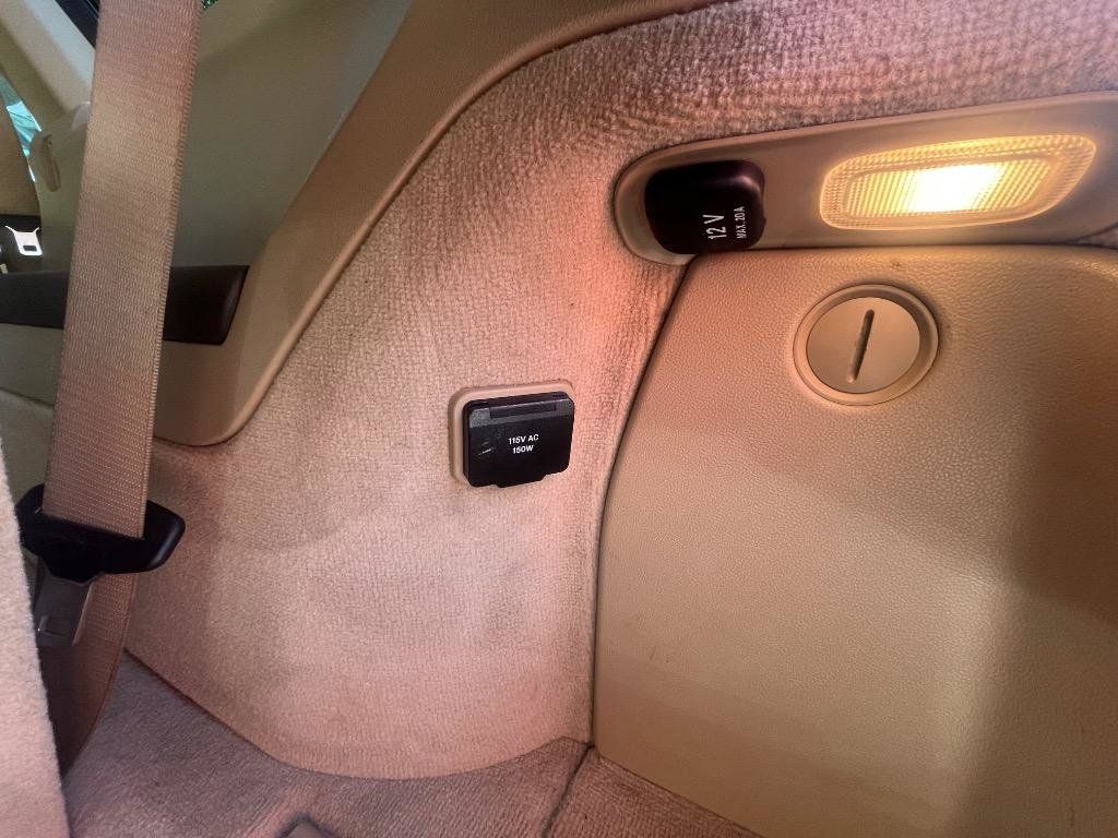 Used 2011 Mercedes-Benz R 350 4MATIC image 34