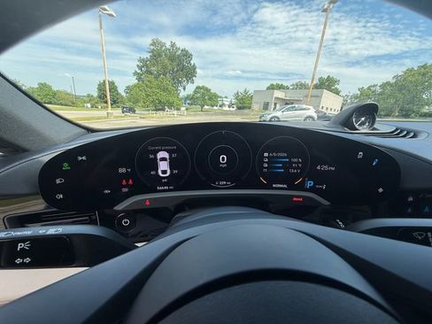 Used 2021 Porsche Taycan RWD image 19