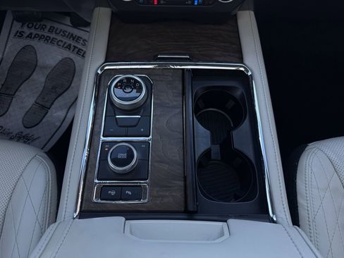 Used 2021 Ford Expedition Platinum image 24