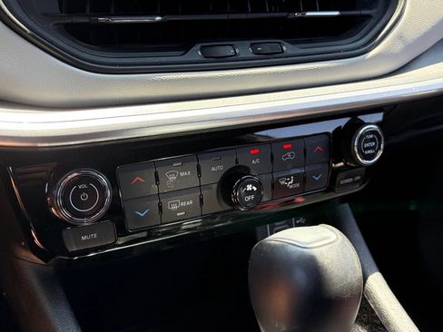Used 2025 Jeep Compass Limited AWD/4WD image 7