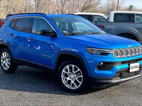 Used 2024 Jeep Compass Latitude w/ Sun and Sound Group image 1