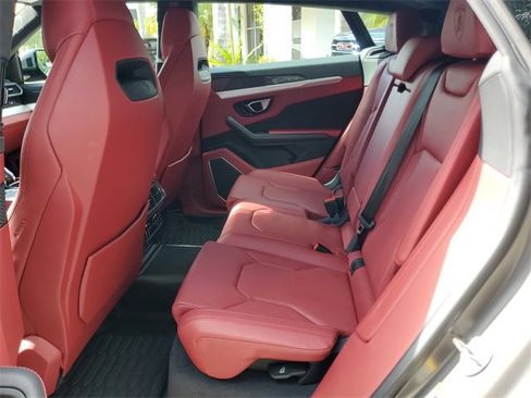 Used 2022 Lamborghini Urus image 10