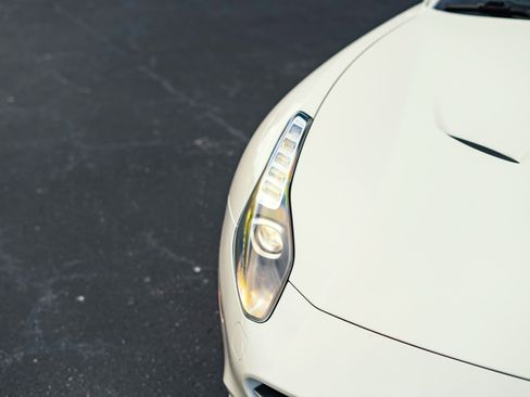 Used 2017 Ferrari California T RWD image 13
