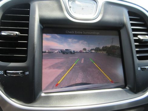 Used 2016 Chrysler 300 Limited AWD/4WD image 17