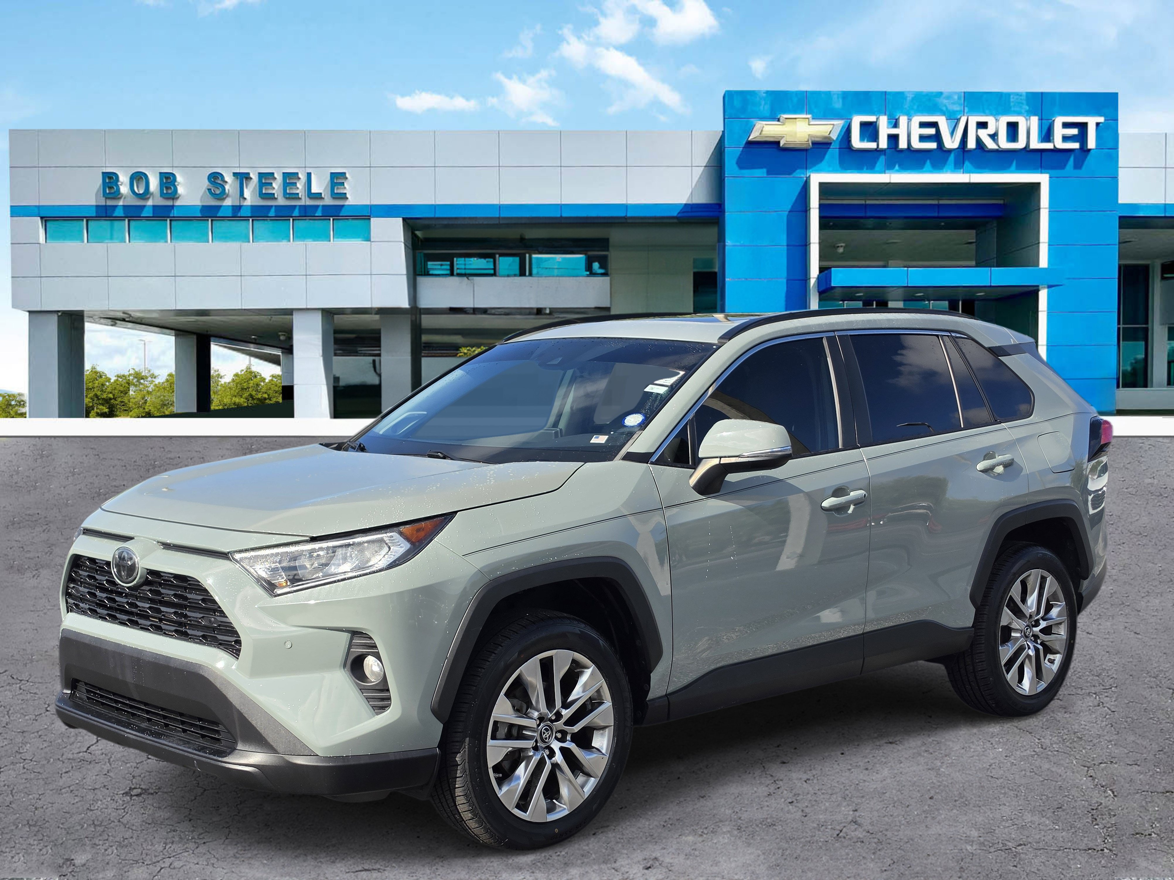 Used 2019 Toyota RAV4 XLE Premium w/ Advanced Technology Package FWD image 2
