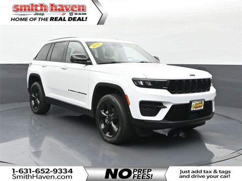 Certified 2023 Jeep Grand Cherokee Altitude image 1