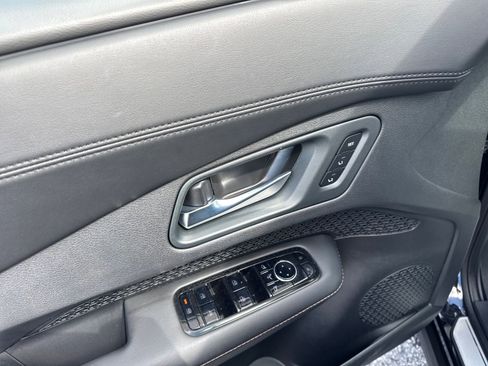 Certified 2024 Nissan Ariya FWD image 14