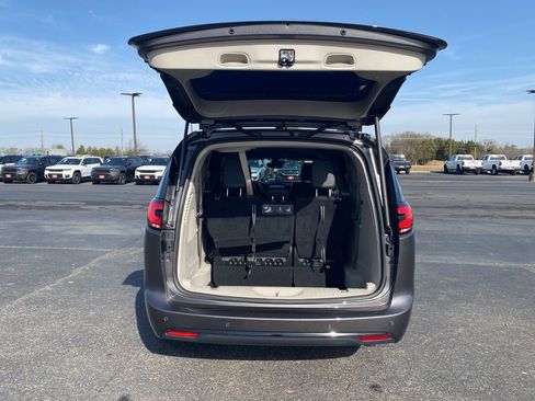 Used 2021 Chrysler Pacifica Touring-L w/ Uconnect Theater Family Group image 37