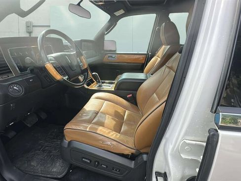 Used 2012 Lincoln Navigator 4WD image 12