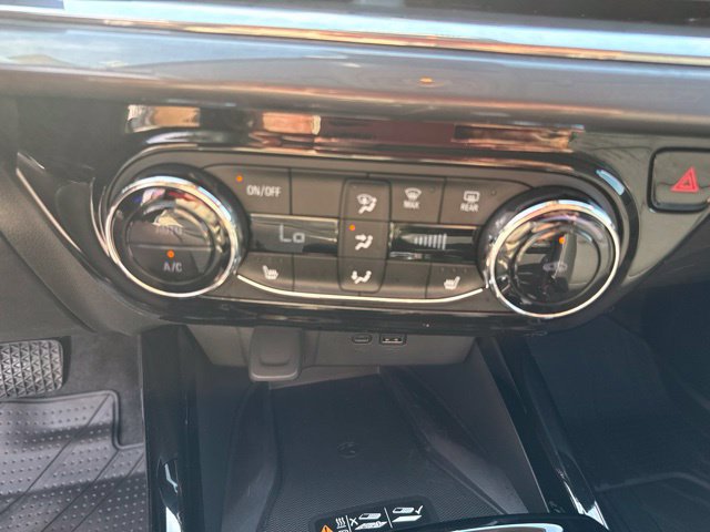 Used 2024 Chevrolet Trax ACTIV w/ Sunroof Package FWD image 23
