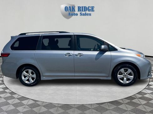 Used 2018 Toyota Sienna LE FWD image 4