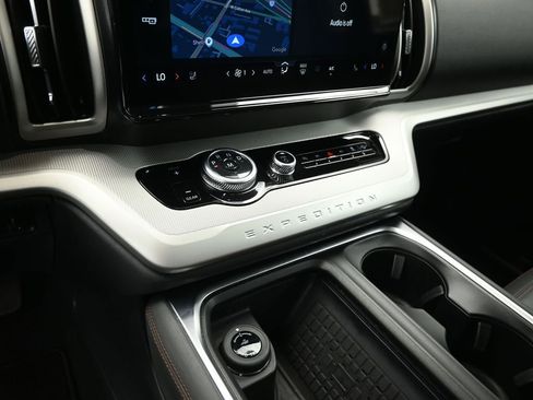 Certified 2025 Ford Expedition Active image 16