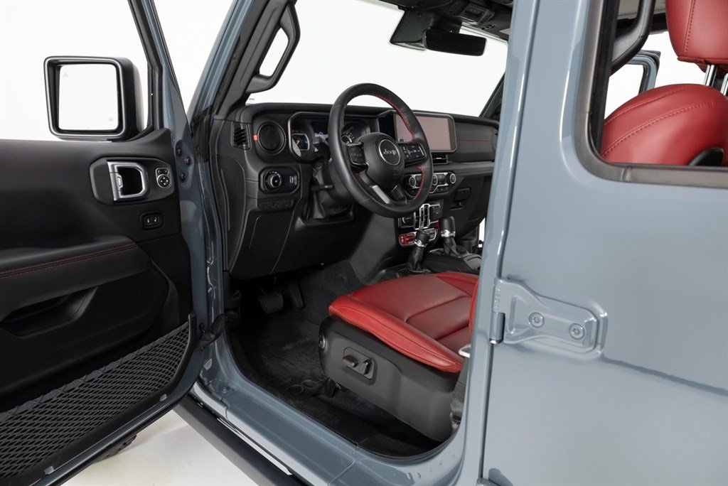 Used 2024 Jeep Wrangler Unlimited Rubicon 392 AWD/4WD image 5