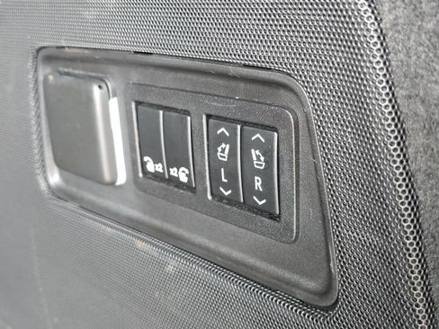 Used 2021 Cadillac Escalade Sport Platinum image 11