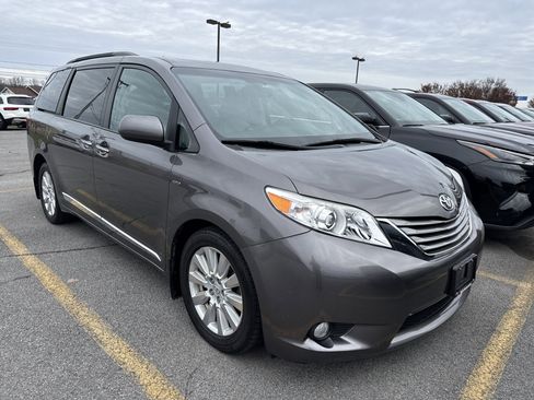 Certified 2017 Toyota Sienna XLE image 2