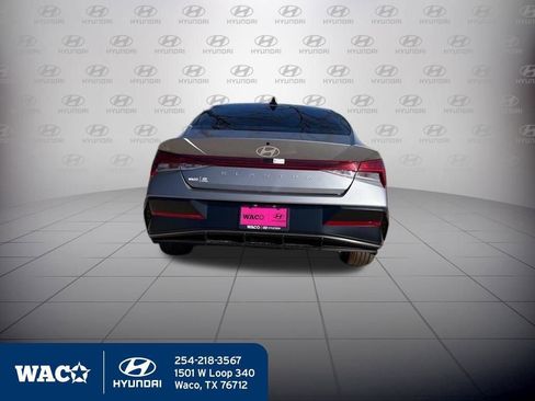 Used 2025 Hyundai Elantra Sport image 6