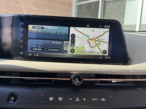 Used 2024 Nissan Ariya AWD image 23