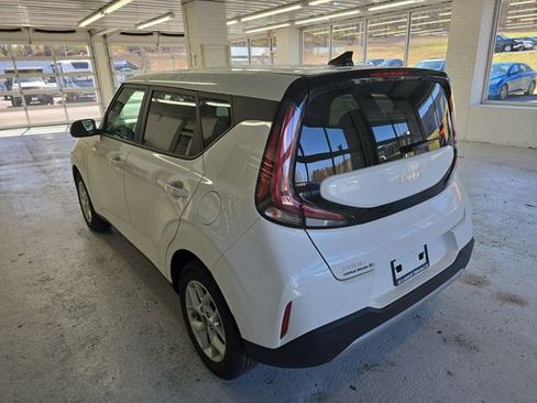 Used 2025 Kia Soul LX image 3