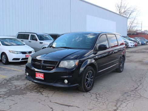 Used 2014 Dodge Grand Caravan SXT image 1