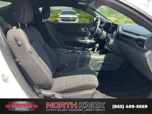 Used 2025 Ford Mustang Coupe RWD image 17