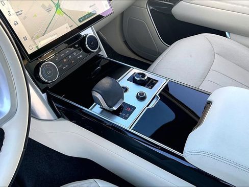 Used 2023 Land Rover Range Rover Long Wheelbase SE image 16