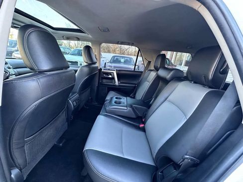 Used 2018 Toyota 4Runner SR5 Premium image 12