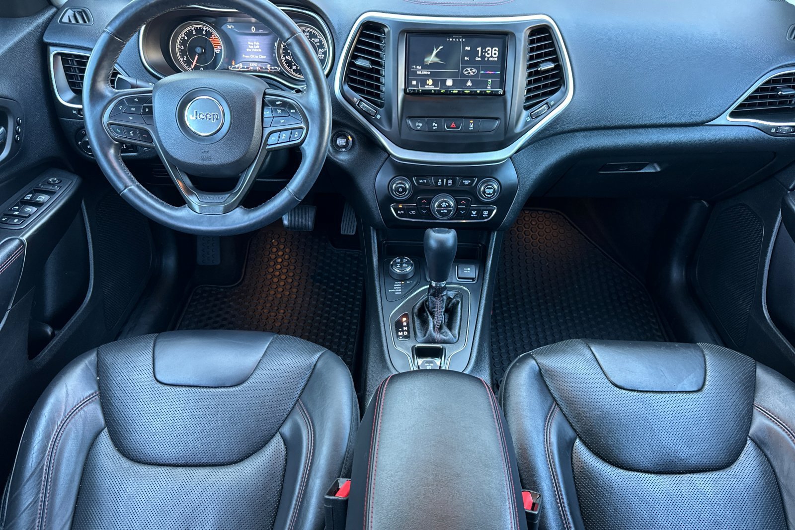 Used 2019 Jeep Cherokee Trailhawk AWD/4WD image 14