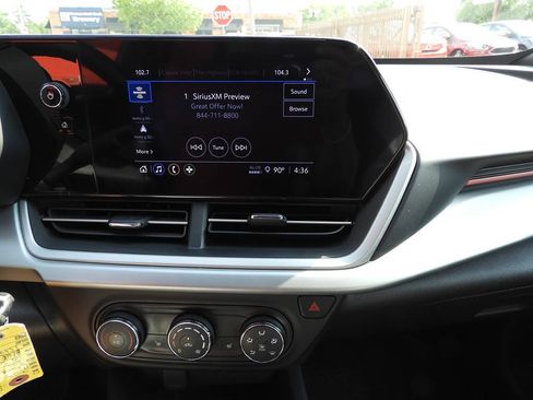 Used 2025 Chevrolet Trax RS w/ Driver Confidence Package FWD image 39
