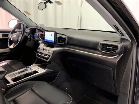 Used 2021 Ford Explorer XLT w/ Equipment Group 202A RWD image 27