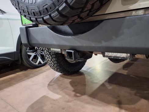 Used 2017 Jeep Wrangler Unlimited Rubicon w/ Connectivity Group image 7