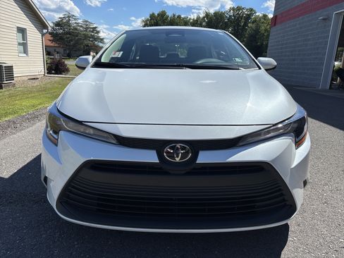 Certified 2025 Toyota Corolla LE FWD image 9