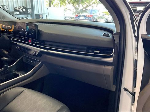 Used 2026 Kia Carnival FWD image 24