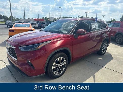 Used 2022 Toyota Highlander XLE FWD image 4