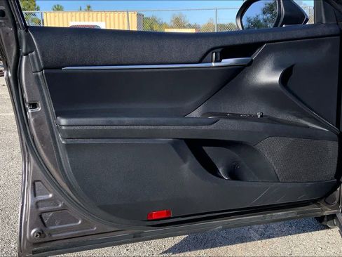 Used 2024 Toyota Camry SE image 20