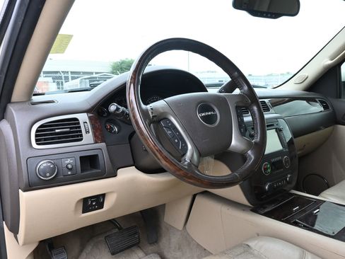 Used 2013 GMC Yukon XL Denali RWD image 15