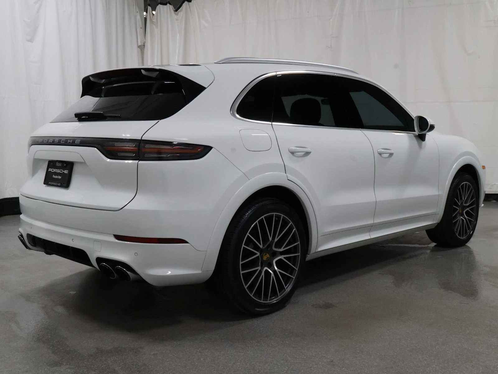 Used 2022 Porsche Cayenne AWD/4WD image 9