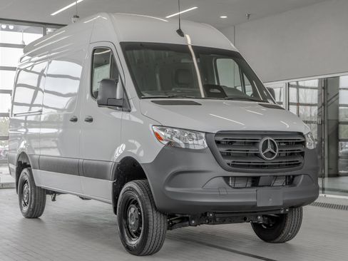 Used 2025 Mercedes-Benz Sprinter 2500 image 19