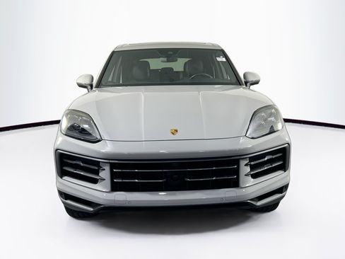 Used 2024 Porsche Cayenne AWD/4WD image 2