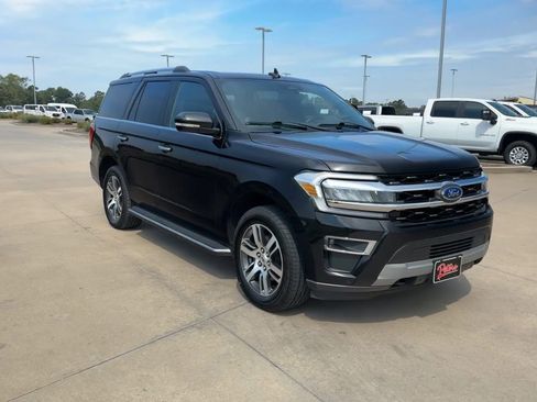 Used 2022 Ford Expedition Limited image 2