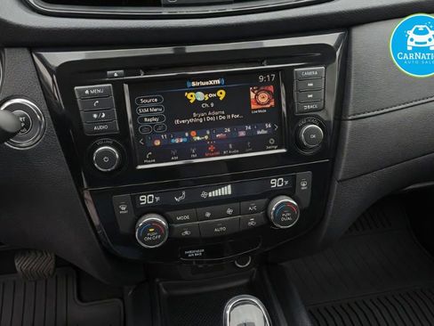 Used 2018 Nissan Rogue SV AWD/4WD image 5