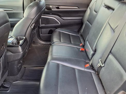 Used 2024 Kia Telluride LX image 11