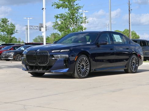 New 2026 BMW 740i image 3