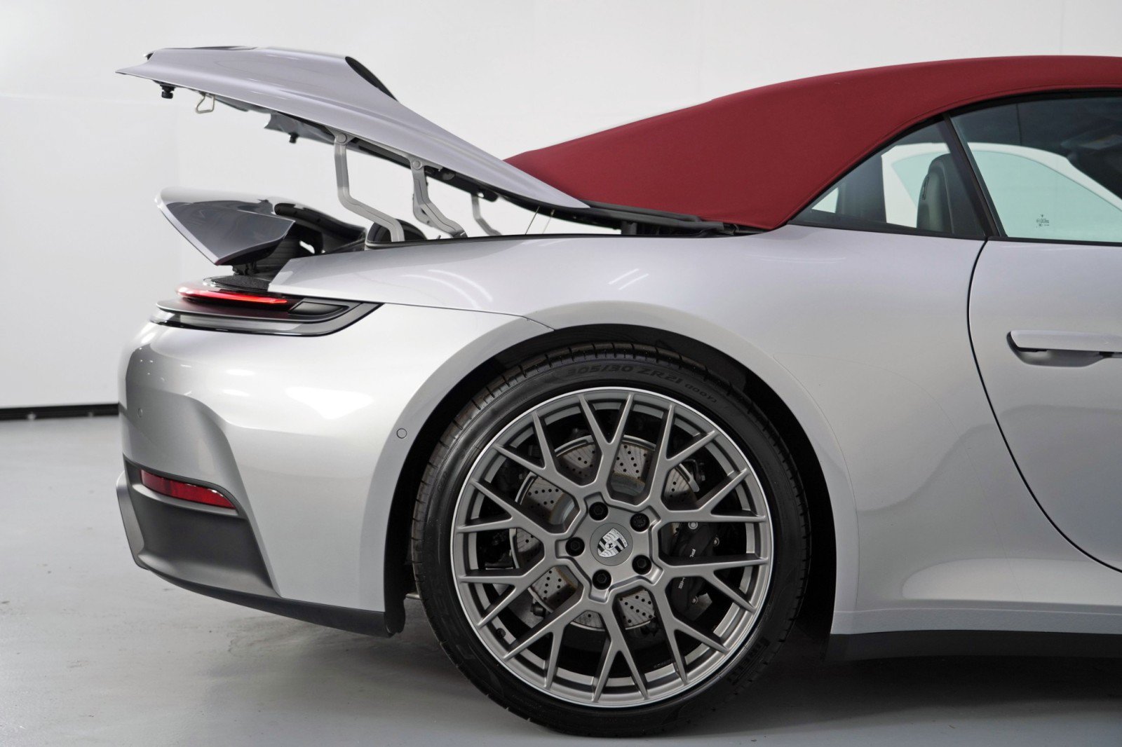 Used 2025 Porsche 911 Carrera RWD image 54