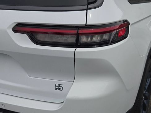 New 2026 Jeep Grand Cherokee L Limited AWD/4WD image 7